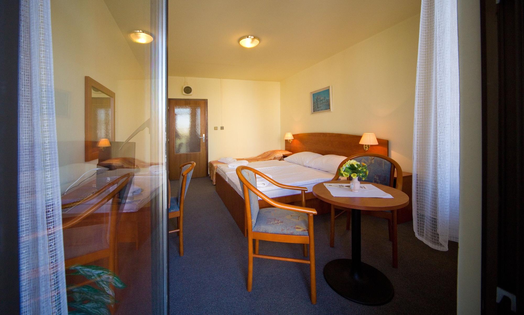 Krystal Hotel Praga